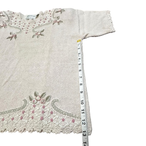 VINTAGE SHENANIGANS BRAND SHORT SLEEVED SWEATER SIZE MEDIUM. - Picture 7 of 9